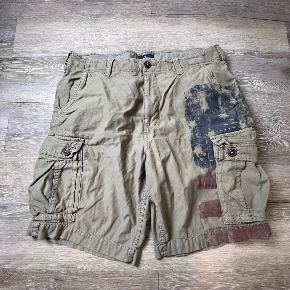 American Eagle Cargo Shorts Mens 38 Green Flag Graphic Distressed Cotton Utility